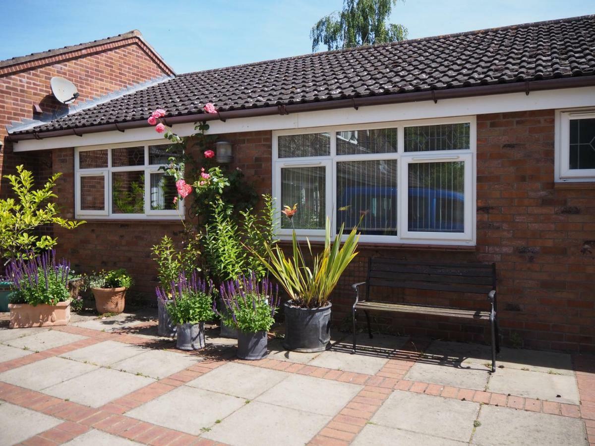 Surlingham Lodge Garden Cottage In Rspb Village Near NWI Exterior foto