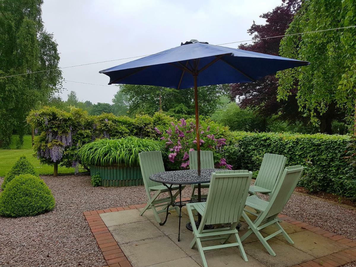 Surlingham Lodge Garden Cottage In Rspb Village Near NWI Exterior foto